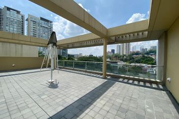 One Menerung (Gated, Next to BSC mall)