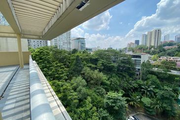 One Menerung (Gated, Next to BSC mall)