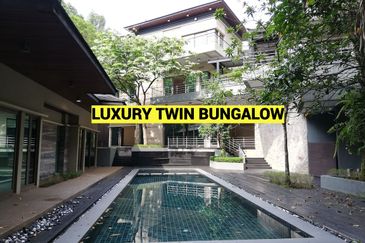 Kenny Hills- Luxury Twin Bungalow (27000sf land)