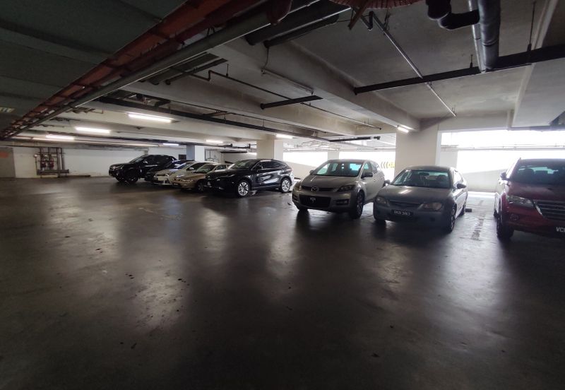 [Near LRT, Hotels] Enbloc - 116 carpark, busy road