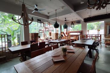 [Near SS2] Busy road, Good condition