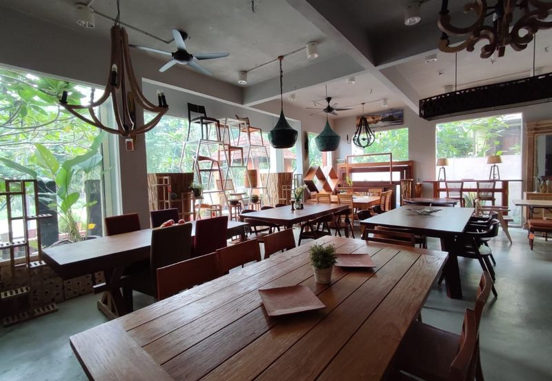 [Near SS2] Busy road, Good condition