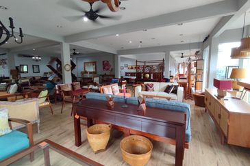 [Near SS2] Busy road, Good condition