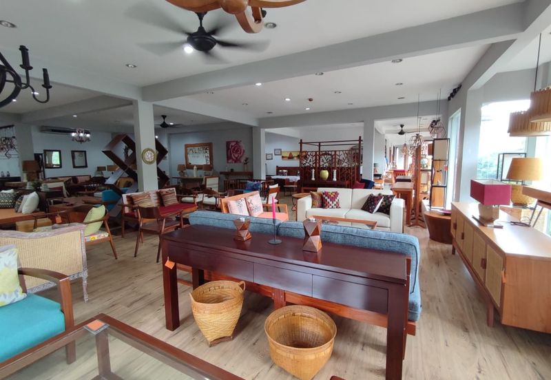 [Near SS2] Busy road, Good condition