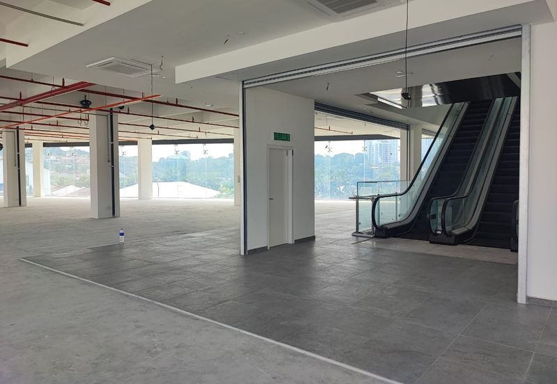 Maarof (new) - dining, car showroom, wellness