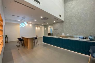 Near Pavilion, [MRT] Fitted cafe, fitted kitchen