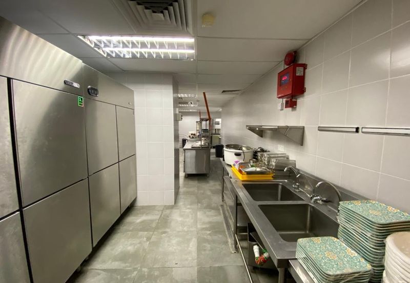 Near Pavilion, [MRT] Fitted cafe, fitted kitchen