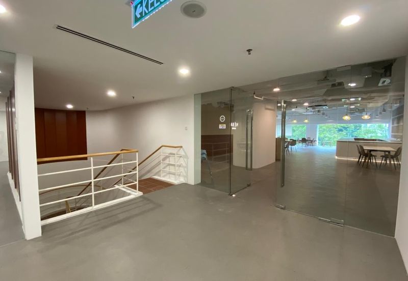 Near Pavilion, [MRT] Fitted cafe, fitted kitchen