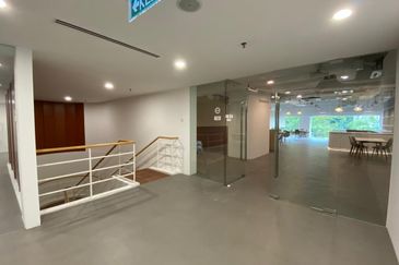 Near Pavilion, [MRT] Fitted cafe, fitted kitchen