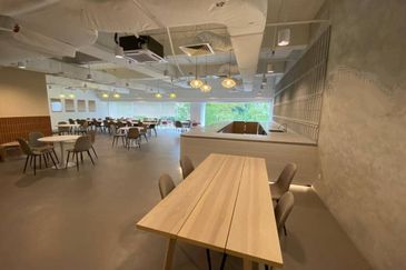 Near Pavilion, [MRT] Fitted cafe, fitted kitchen