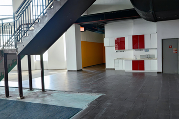 [LRT] Mall, high ceiling