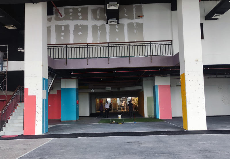 [LRT] Mall, high ceiling