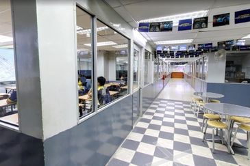 Corner (with car lift), 3S showroom