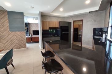 Bukit Pantai - KLCC view, rooftop pool (furnished)