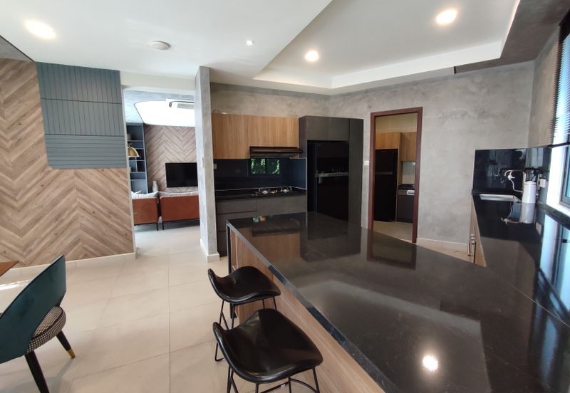 Bukit Pantai - KLCC view, rooftop pool (furnished)