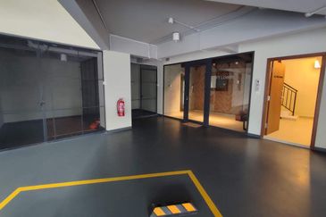 Bukit Pantai - KLCC view, rooftop pool (furnished)