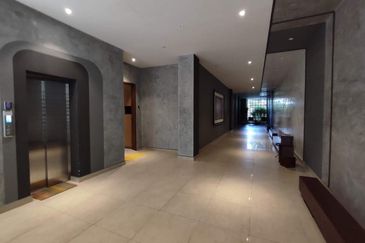 Bukit Pantai - KLCC view, rooftop pool (furnished)