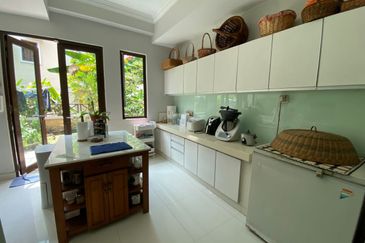 Damansara Heights - elevated home, nice breeze