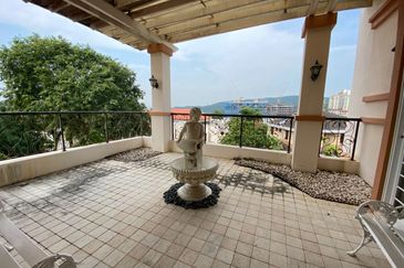 Setiamurni - grand home, spacious rooms, designated lift space