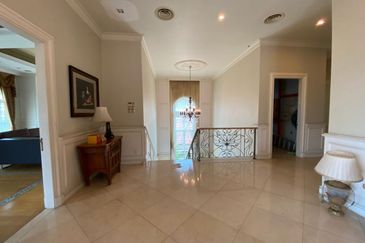 Setiamurni - grand home, spacious rooms, designated lift space