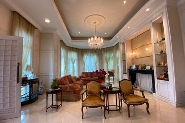 Setiamurni - grand home, spacious rooms, designated lift space