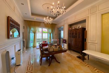 Setiamurni - grand home, spacious rooms, designated lift space