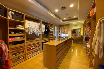 Setiamurni - grand home, spacious rooms, designated lift space