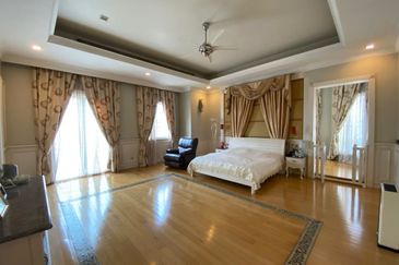 Setiamurni - grand home, spacious rooms, designated lift space
