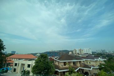 Setiamurni - grand home, spacious rooms, designated lift space