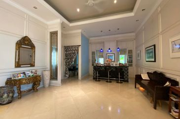 Setiamurni - grand home, spacious rooms, designated lift space
