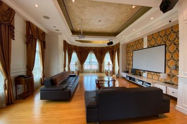 Setiamurni - grand home, spacious rooms, designated lift space