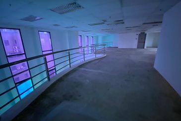 Ampwalk - duplex penthouse (whole floor), above mall, next to hotel