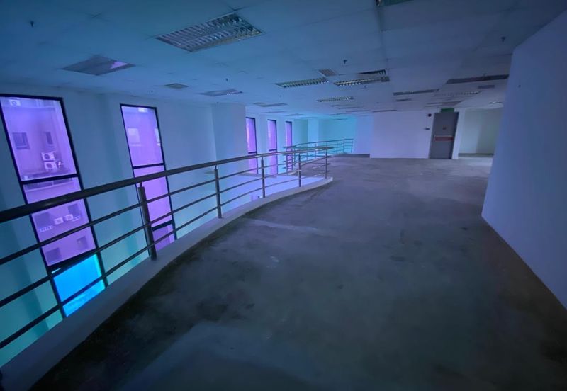 Ampwalk - duplex penthouse (whole floor), above mall, next to hotel