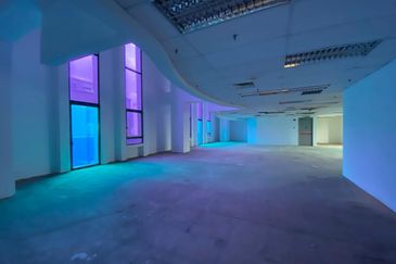 Ampwalk - duplex penthouse (whole floor), above mall, next to hotel