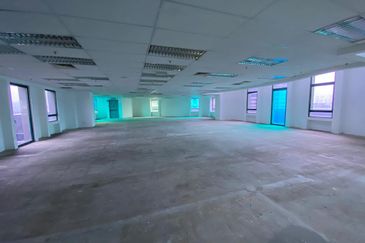 Ampwalk - duplex penthouse (whole floor), above mall, next to hotel