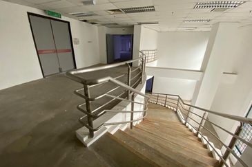 Ampwalk - duplex penthouse (whole floor), above mall, next to hotel