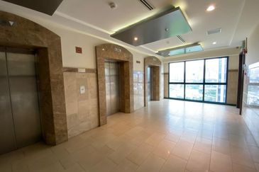 Ampwalk - duplex penthouse (whole floor), above mall, next to hotel