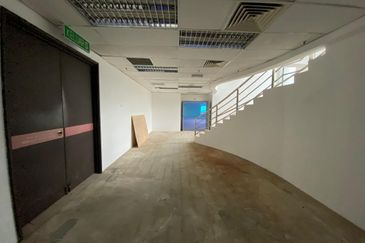 Ampwalk - duplex penthouse (whole floor), above mall, next to hotel