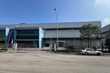 North Port (5 acre/197Ksf) with loading bays