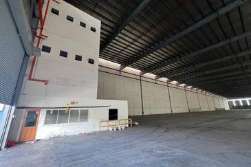 North Port (5 acre/197Ksf) with loading bays