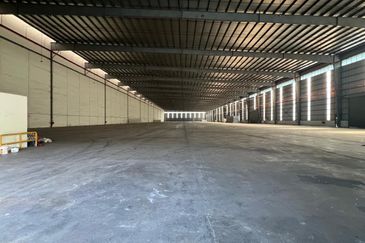 North Port (5 acre/197Ksf) with loading bays