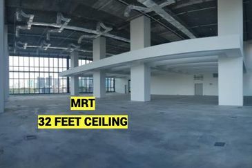 30 feet ceiling (restaurant, live band)