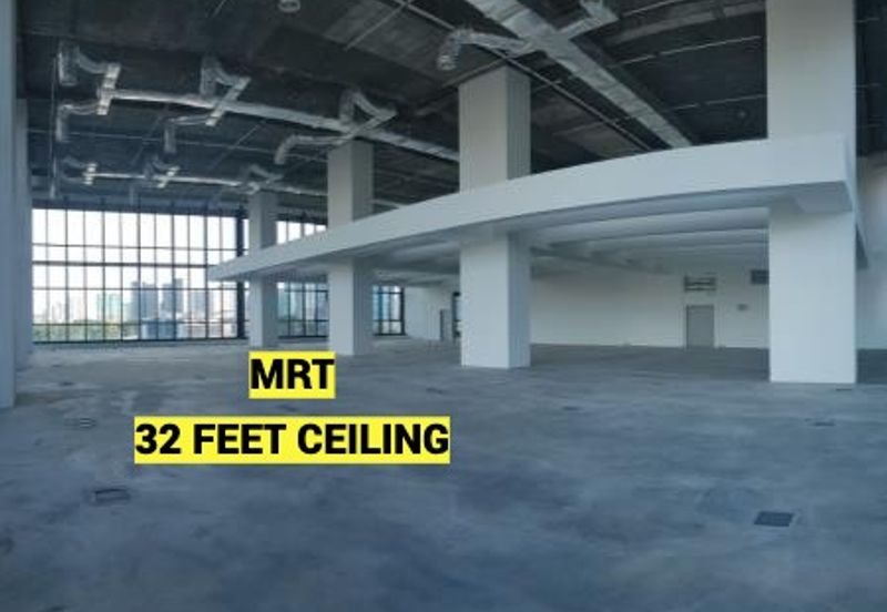 30 feet ceiling (restaurant, live band)