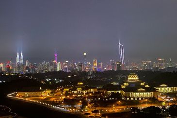 Windsor Tower - penthouse (28th floor), KLCC Istana view 