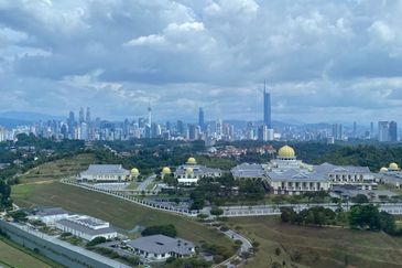 Windsor Tower - penthouse (28th floor), KLCC Istana view 