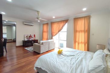 Kiara Peak (Puncak Kiara)