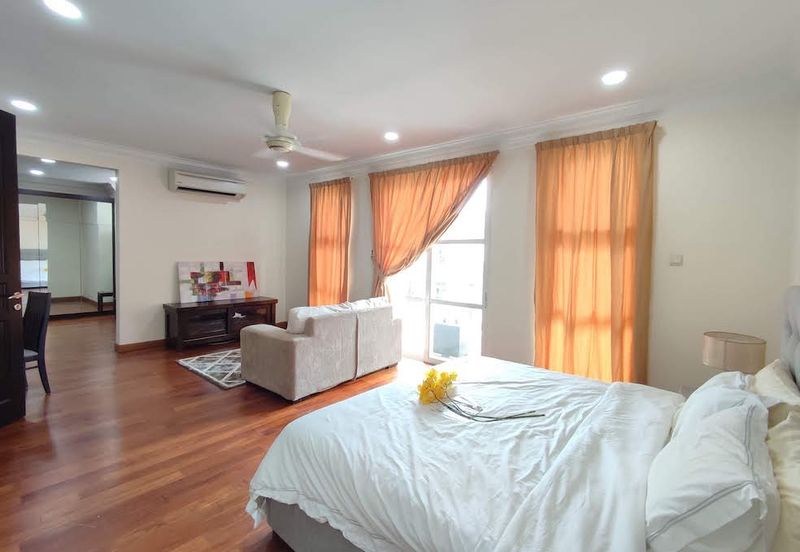 Kiara Peak (Puncak Kiara)