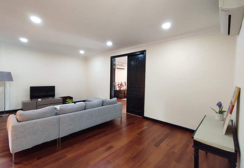 Kiara Peak (Puncak Kiara)