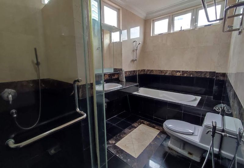 Kiara Peak (Puncak Kiara)