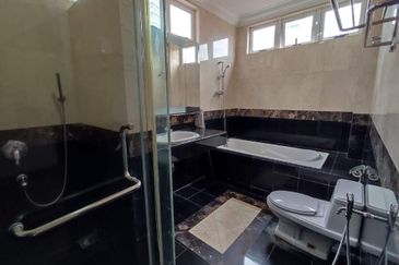 Kiara Peak (Puncak Kiara)